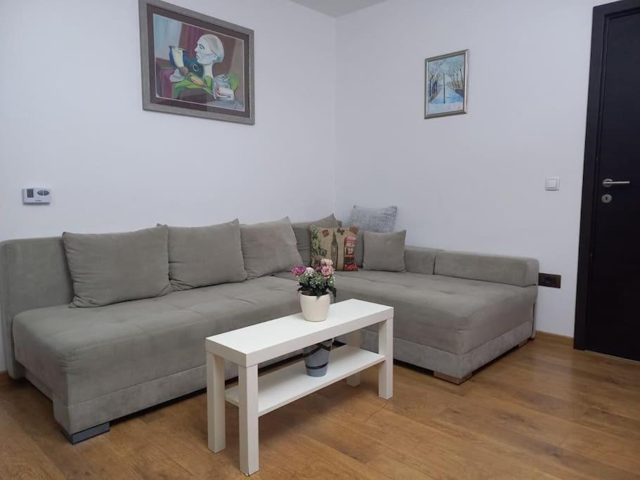 2Br Airport Accommodation W/Free Private Parking Ledine Extérieur photo
